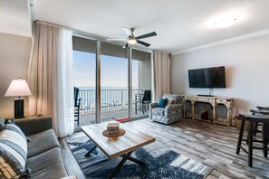 TV, offices - Beachfront dream with central AC, washer/dryer, pools & hot tub (Panama City Beach)