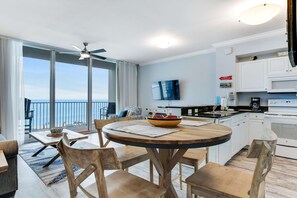 Dining - Beachfront dream with central AC, washer/dryer, pools & hot tub (Panama City Beach)