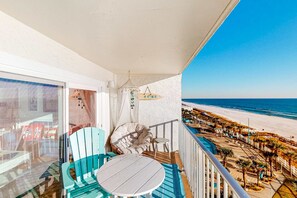Property grounds - Charming oceanfront condo with open layout, balcony, pool, hot tub, & gym (Panama City Beach)