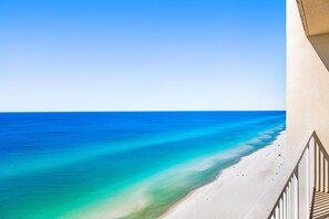 On the beach - 21st Floor Oceanfront Condo with Shared Pool, Ocean View, & High-Speed WiFi (Panama City Beach)