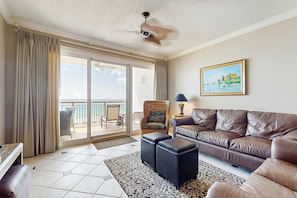 TV, DVD player, stereo, offices - Elegant getaway with stunning view, lagoon pool & pickleball - close to shops (Seacrest)