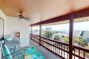 Property grounds - Gulf-view 2-story condo near the beach with porch, streaming, W/D, & central AC (Panama City Beach)