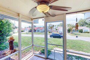 Terrace/patio - Quiet, updated, single-story home with fenced yard - near marinas, St. Andrews (Panama City Beach)
