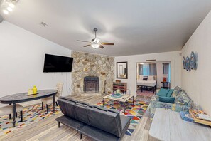 TV, fireplace, offices - Quiet, updated, single-story home with fenced yard - near marinas, St. Andrews (Panama City Beach)