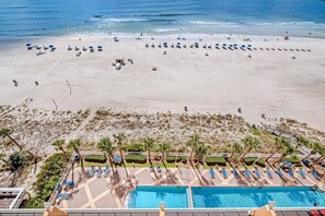 On the beach - Tropical-themed condo with bi-level pool, fitness center & beach access (Panama City Beach)