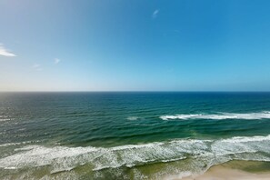 On the beach - Beachfront Condo, gorgeous views, shared pool and beach access (Panama City Beach)