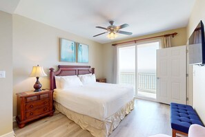 2 bedrooms, iron/ironing board, WiFi, bed sheets - Beachfront Condo, gorgeous views, shared pool and beach access (Panama City Beach)