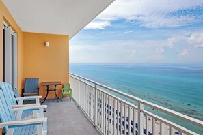 Property grounds - Gulf front condo with resort amenities, snack bar, and Lazy River (Panama City Beach)