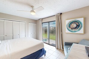 1 bedroom, iron/ironing board, WiFi, bed sheets - Condo in Panama City Beach with pool & beach access (Panama City Beach)