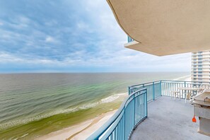 Property grounds - Wonderfully decorated Gulf-view condo | Pool | Hot tub (Panama City Beach)