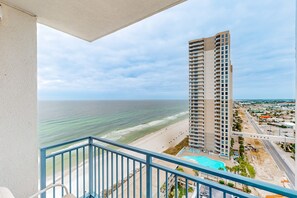 Property grounds - Wonderfully decorated Gulf-view condo | Pool | Hot tub (Panama City Beach)