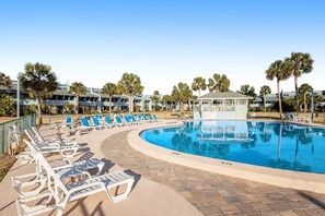 Pool - Convenient condo with WiFi, W/D, shared pool, tennis, & bocce, and more (Panama City Beach)
