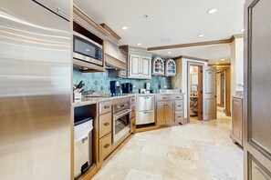 Fridge, microwave, oven, stovetop - Gorgeous beachfront condo, shared pool and beach access (Perdido Key)