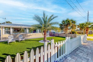 Terrace/patio - Home with pool, central AC, & washer/dryer - walk minutes to beach (Panama City Beach)