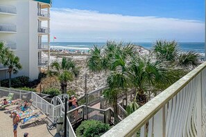 Property grounds - Beautifully decorated oceanfront condo with resort pool, & huge walk-in showers (Santa Rosa Beach)