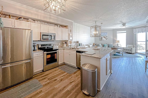 Fridge, microwave, oven, stovetop - Beautifully decorated oceanfront condo with resort pool, & huge walk-in showers (Santa Rosa Beach)