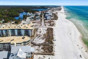 On the beach - Beautifully decorated oceanfront condo with resort pool, & huge walk-in showers (Santa Rosa Beach)