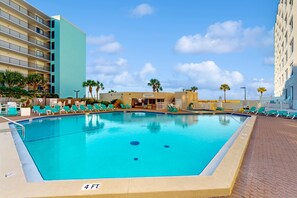 Pool - Beachfront studio with pool, 7th-floor views & fast WiFi (Panama City Beach)