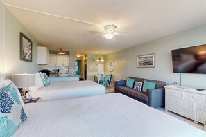 Room - Beachfront studio with pool, 7th-floor views & fast WiFi (Panama City Beach)