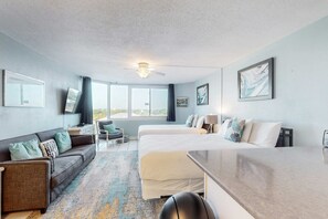 Interior - Beachfront studio with pool, 7th-floor views & fast WiFi (Panama City Beach)