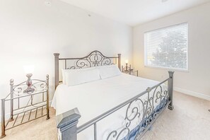 3 bedrooms, Internet, bed sheets - Resort Condo w/ Screened Porch & Shared Pools, Hot Tubs, Gym, Beach Club, Golf (Perdido Key)