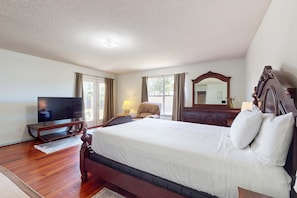 4 bedrooms, iron/ironing board, WiFi, bed sheets - Gorgeous pet friendly coastal home with plenty of space and easy beach access (Pensacola)