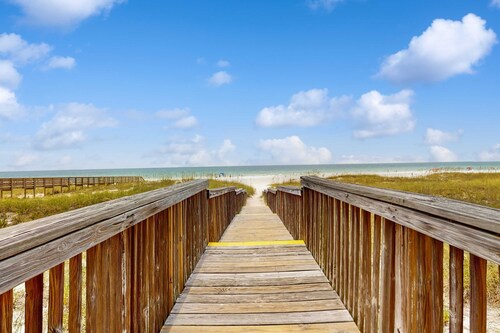 Gorgeous coastal townhome with private balcony/porch, W/D,  and shared pool