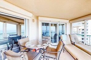 Outdoor dining - Newly renovated, Gulf-Front Condo with Beach Access, Shared Pools, Hot Tub, Free WiFi (Perdido Key)