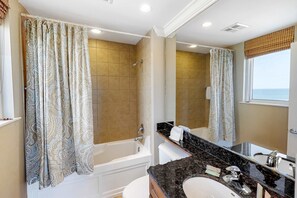 Shower, hair dryer, towels - 9th-floor open, bright condo with views - close to dining (Perdido Key)