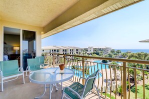 Outdoor dining - Snowbird-friendly condo with pickleball on the beach close to shops & dining (Seacrest)