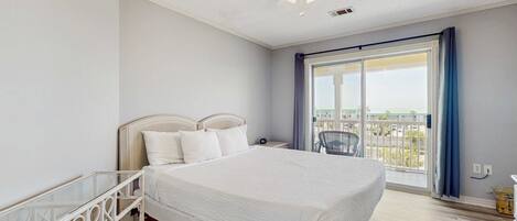 3 bedrooms, desk, WiFi, bed sheets