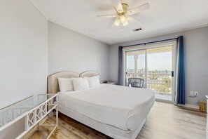 3 bedrooms, desk, WiFi, bed sheets - Family-Friendly Condo with Shared Pool, WiFi, Private Washer/Dryer, & Central AC (Destin)