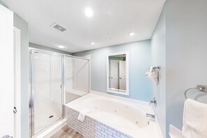 Shower, towels - 15th-floor charming, open condo, amazing views (Perdido Key)