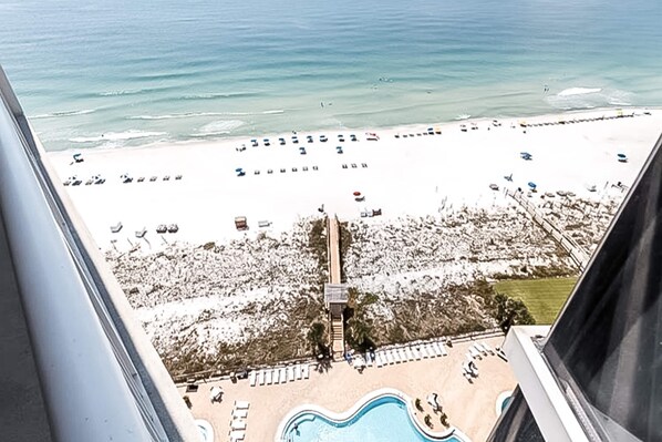 On the beach - 15th-floor charming, open condo, amazing views (Perdido Key)