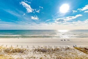 On the beach - Beachfront condo with Gulf views, pool, tennis courts, & balcony (Fort Walton Beach)