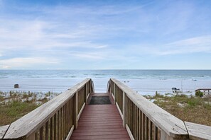 On the beach - Gulf-view condo with direct beach access, pools, hot tub, & gym (Panama City Beach)