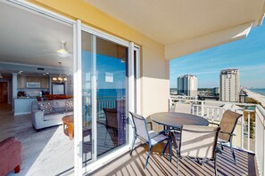 Outdoor dining - Cozy corner condo with beach views, pool & gym (Panama City Beach)