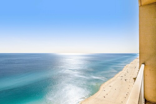 Stunning Gulf front condo w/shared pools, hot tub, Roman spa, sauna, & game room