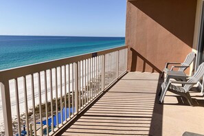 Property grounds - Cozy beachfront condo with private balcony, shared pool & beach access (Panama City Beach)