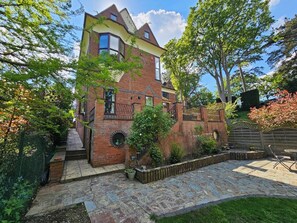 Exterior - Ever popular 2 bedroom riverside home - to sleep 4 - Pass the Keys (Shrewsbury)