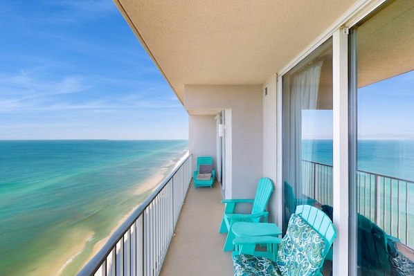 Property grounds - Gulf-front, 25th-floor condo with balcony, pools & hot tubs - walk to Pier Park (Panama City Beach)