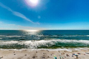 On the beach - Beachfront condo with pool, lazy river, splash pad & hot tub (Panama City Beach)