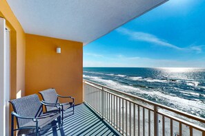 Property grounds - Beachfront condo with pool, lazy river, splash pad & hot tub (Panama City Beach)