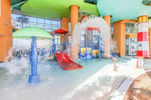 Children’s area - Beachfront condo with pool, lazy river, splash pad & hot tub (Panama City Beach)