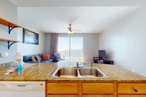 Interior - Beachfront condo with pool, lazy river, splash pad & hot tub (Panama City Beach)