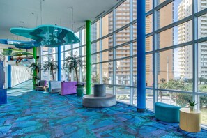 Interior - Beachfront condo with amazing views, balcony, pools, waterpark, hot tub (Panama City Beach)