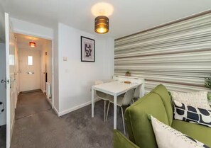 Interior - Cosy retreat with outdoor seating - Pass the Keys (Reading)