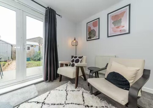 Cosy retreat with outdoor seating - Pass the Keys