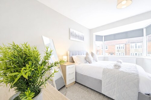 2 Bed Flat, Newcastle, 5 min to City, Free parking - Pass the Keys