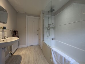 Shower, towels - Charming 3 Bedroom Home in Jesmond - Pass the Keys (Newcastle)